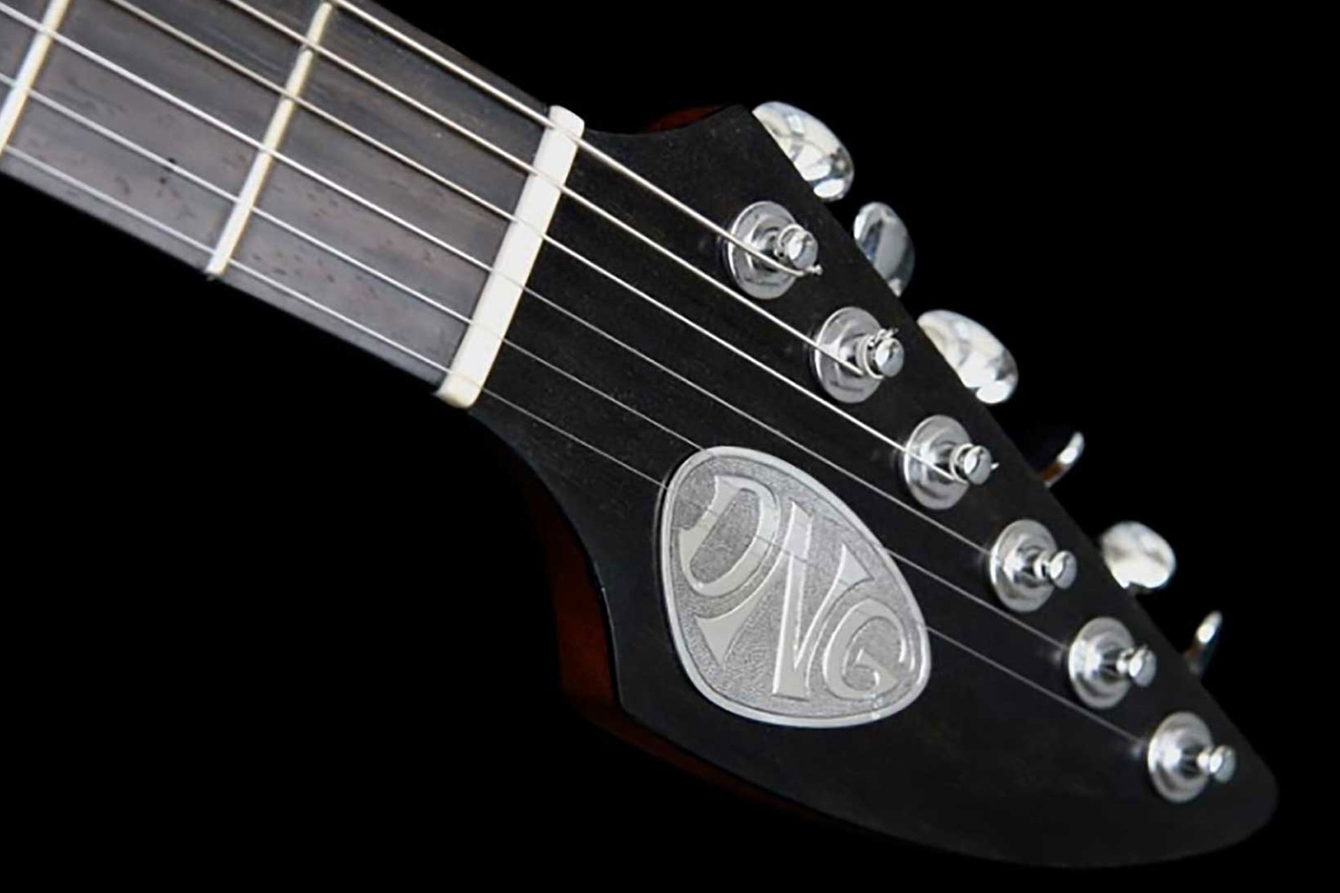 DNG-Guitares-Ets-Gregoire-Luthier-Paris-Comete-Zen-5-1920x1280
